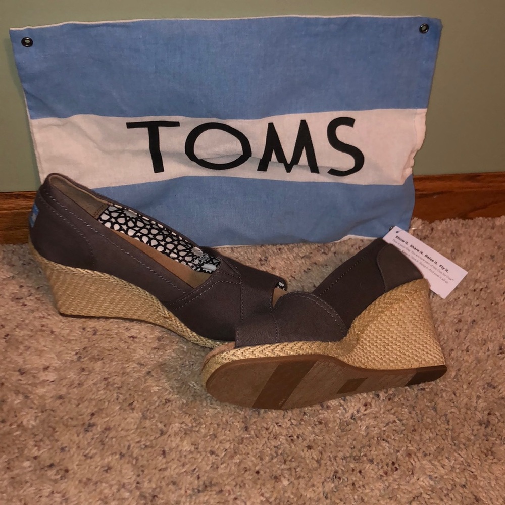Toms wedge shoes